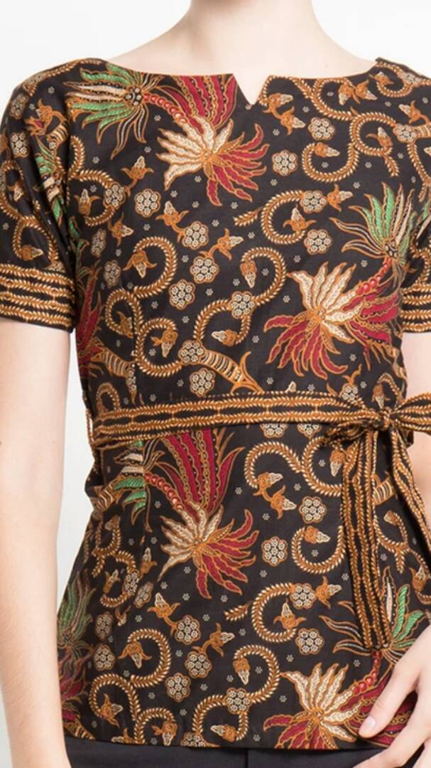  Seragam  batik  kantor  wanita tersedia banyak motif Batik  