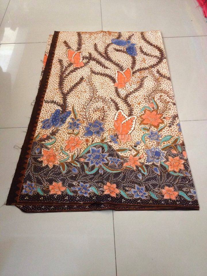 Gaun pesta batik dengan katun kereta kencana Batik Dlidir