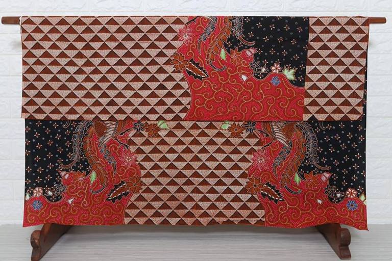 Kain batik sutra modern dengan tehnik canting