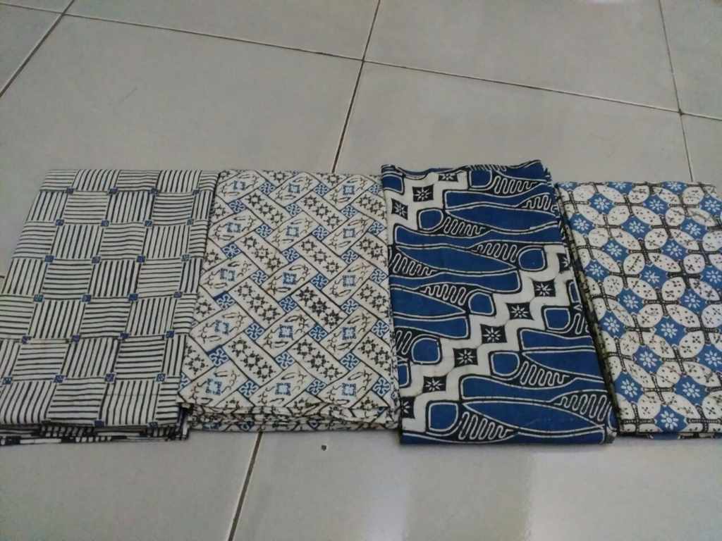 Tehnik pembuatan Seragam batik custom Jakarta oleh Batikdlidir menggunakan cap atau stamp kelengan