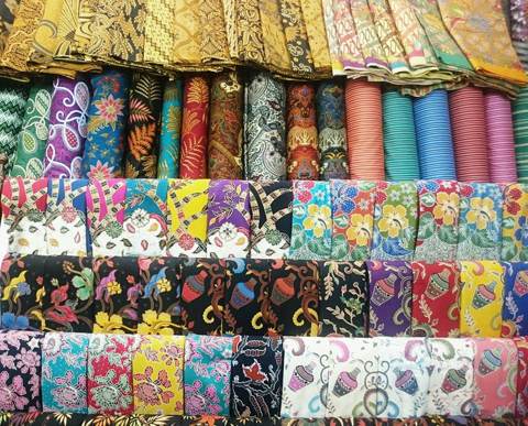 Tehnik pembuatan Seragam batik custom Jakarta oleh Batikdlidir menggunakan plangkan handmade di batikdlidir