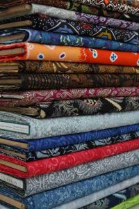 Seragam batik custom Jakarta oleh Batikdlidir dalam wujud masih kain untuk seragam sekolah, kantor atau