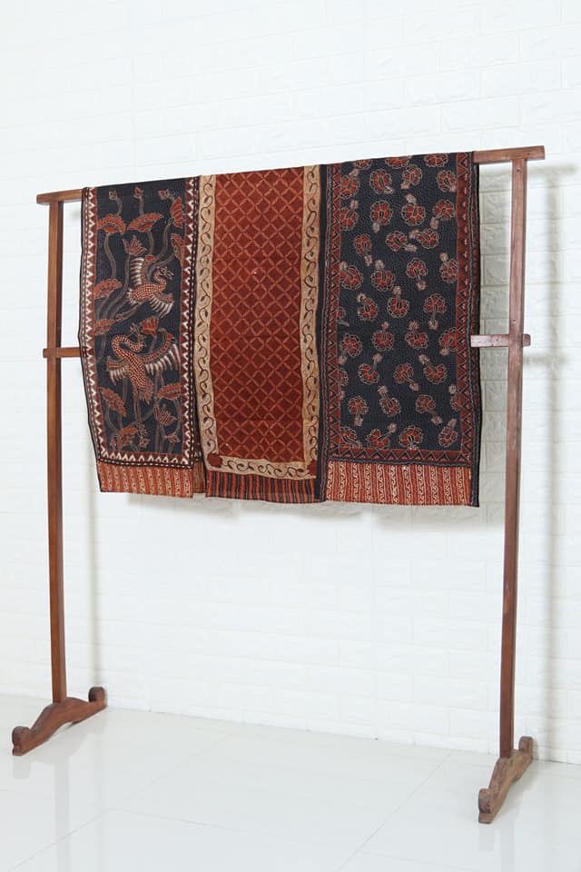 Kain batik sutra modern