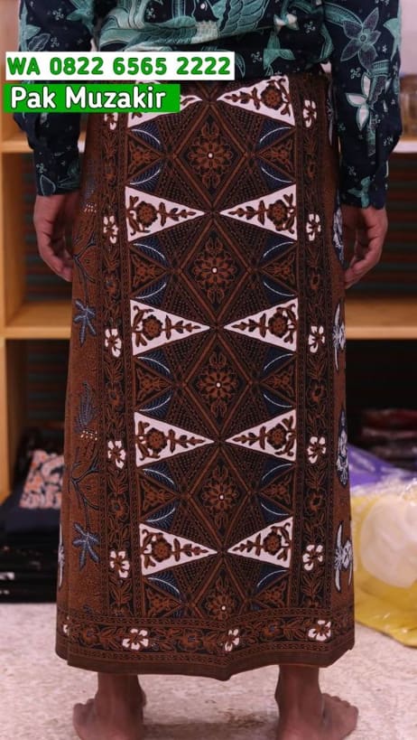 Apa Itu Teknik Satu Kali Celup pada Sarung Batik Tulis Canting Manual