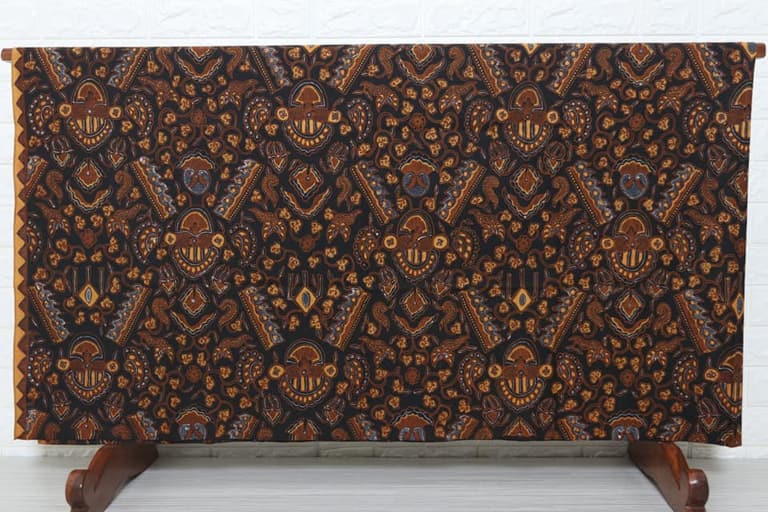 Apakah Designer Batik Tulis Asli Tangan Pertama Cocok untuk Koleksi Eksklusif