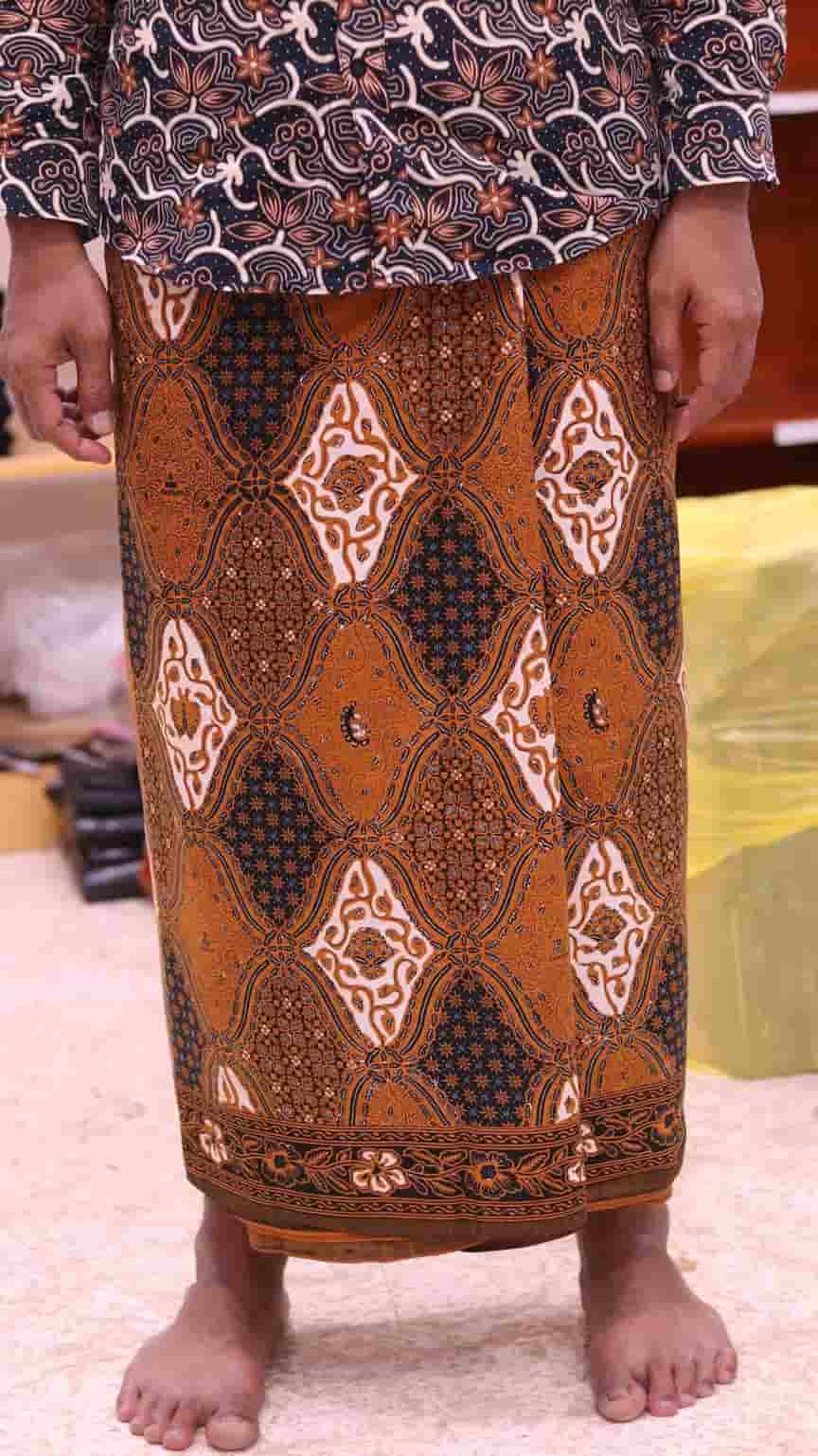 Keunggulan Sarung Batik Tulis Canting Manual Satu Kali Celup Warna Asli