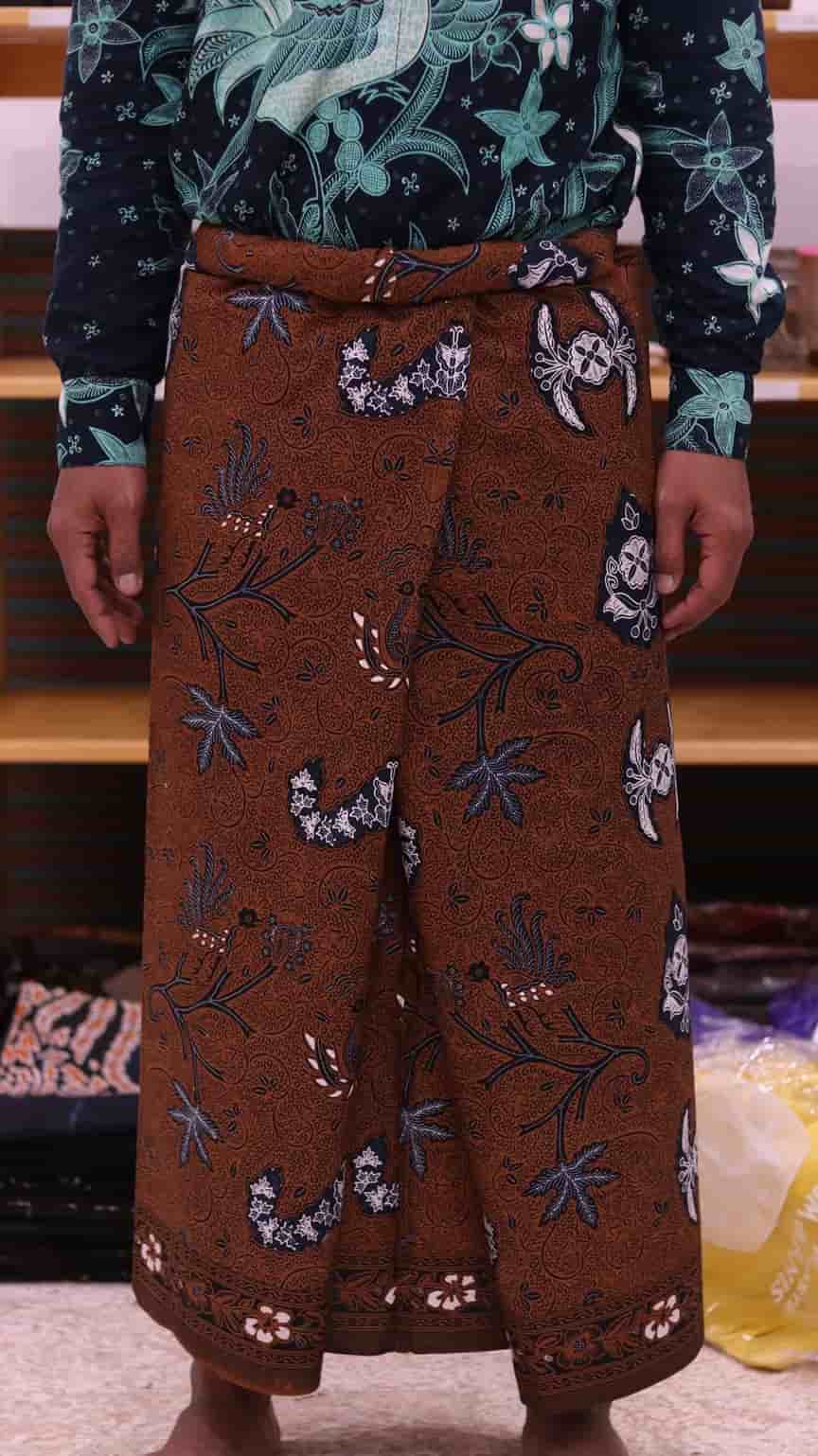 Mengapa Sarung Batik Tulis Satu Kali Celup Lebih Bernilai Tinggi