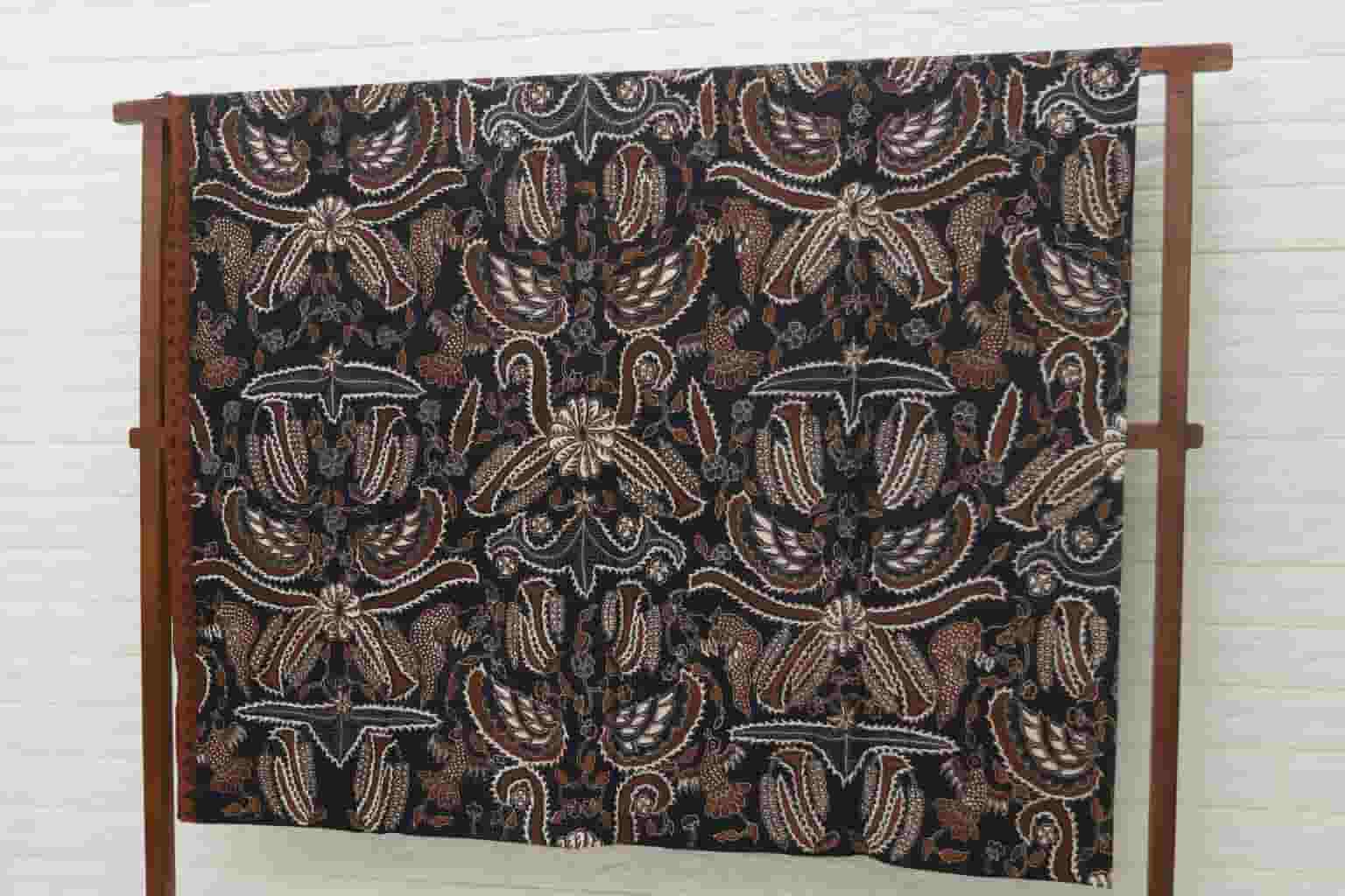 Motif Batik Tulis Elegan untuk Hadiah Direksi & Partner Perusahaan
