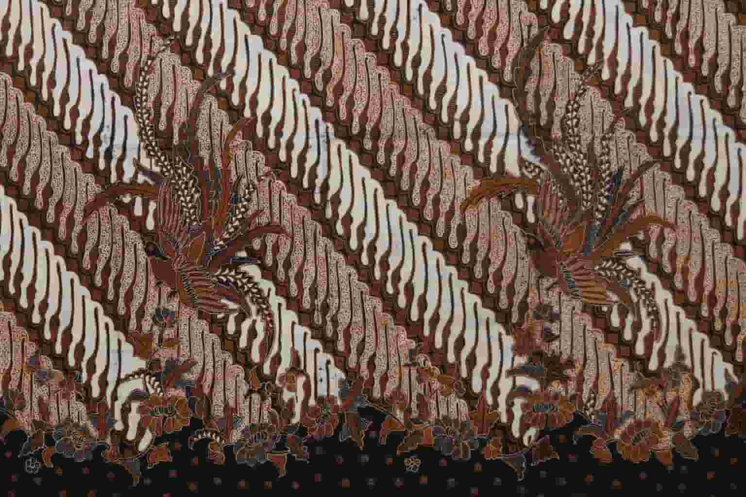 Motif Batik Tulis Elegan untuk Hadiah Direksi