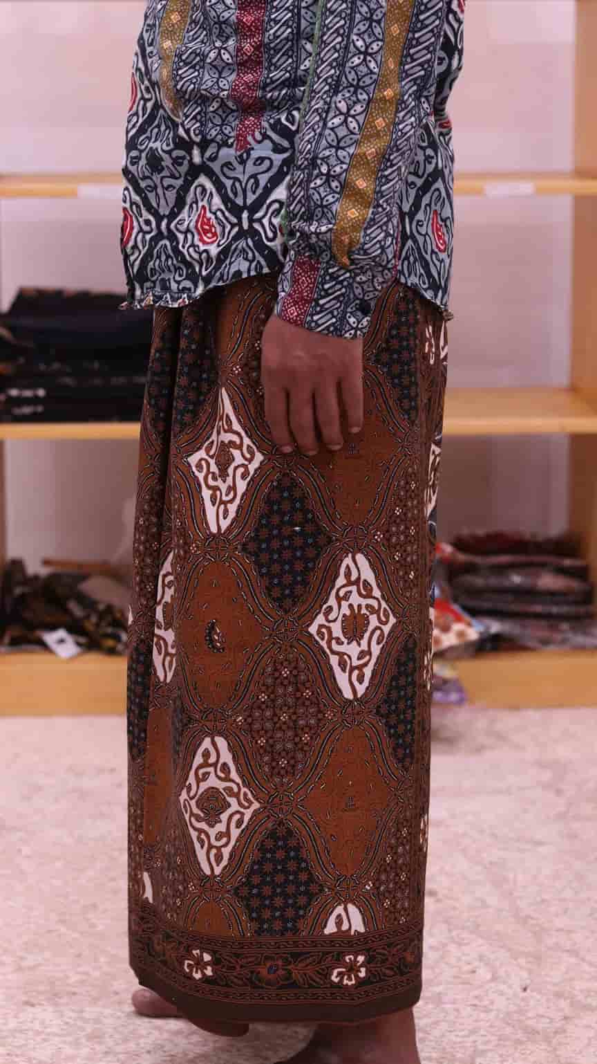 Sarung Batik Tulis Canting Manual Satu Kali Celup Warna Soga Asli