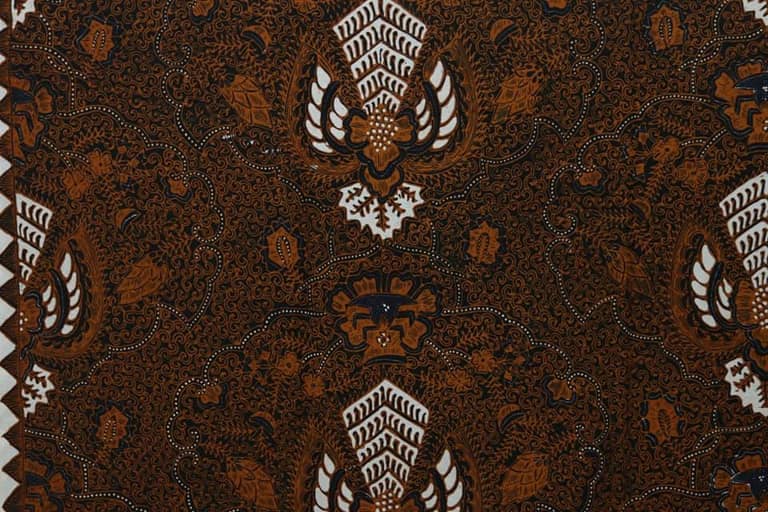 Batik Tulis Halus Premium Cocok untuk Acara Resmi Panduan Memilih Kain Berkualitas Tinggi yang Elegan dan Berkelas