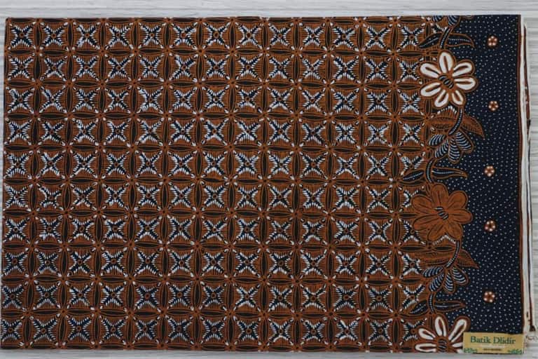 Batik Tulis Seni Tinggi Indonesia Mahakarya Warisan Budaya dengan Filosofi Mendalam dan Teknik Pembuatan Paling Rumit