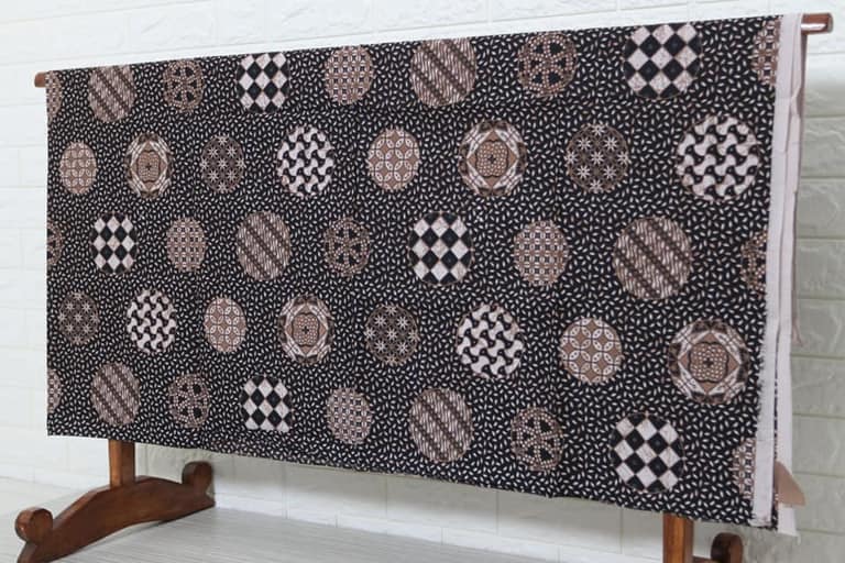 Cara Membuat Desain Seragam Batik Custom yang Unik untuk Kantor dan Komunitas