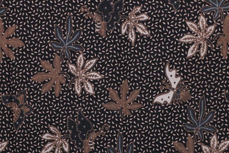 Desain Seragam Batik Bank BCA Makna Warna, Identitas Visual, dan Citra Profesional Karyawan