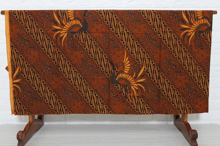 Desain Seragam Batik Bank Mandiri Modern Kombinasi Identitas Brand, Warna Korporat, dan Tren Batik Kontemporer