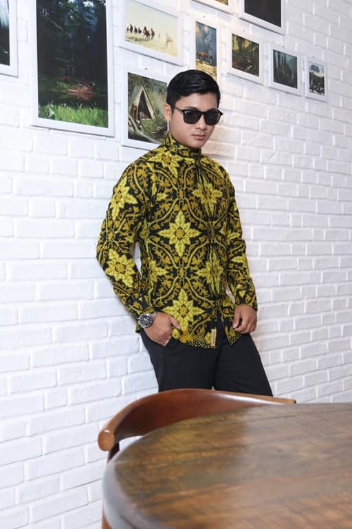 Desain Seragam Batik Rumah Sakit Swasta yang Elegan Kombinasi Motif Medis dan Branding Institusi