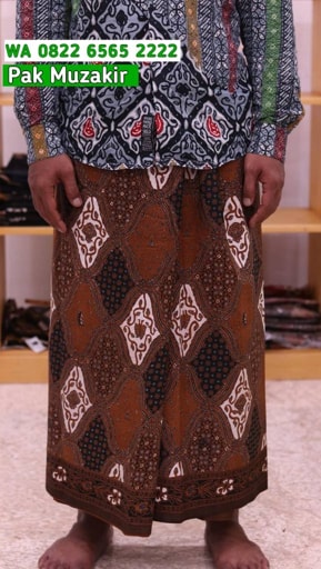 Jenis Bahan Sarung Batik yang Bagus Katun, Sutra, atau Rayon