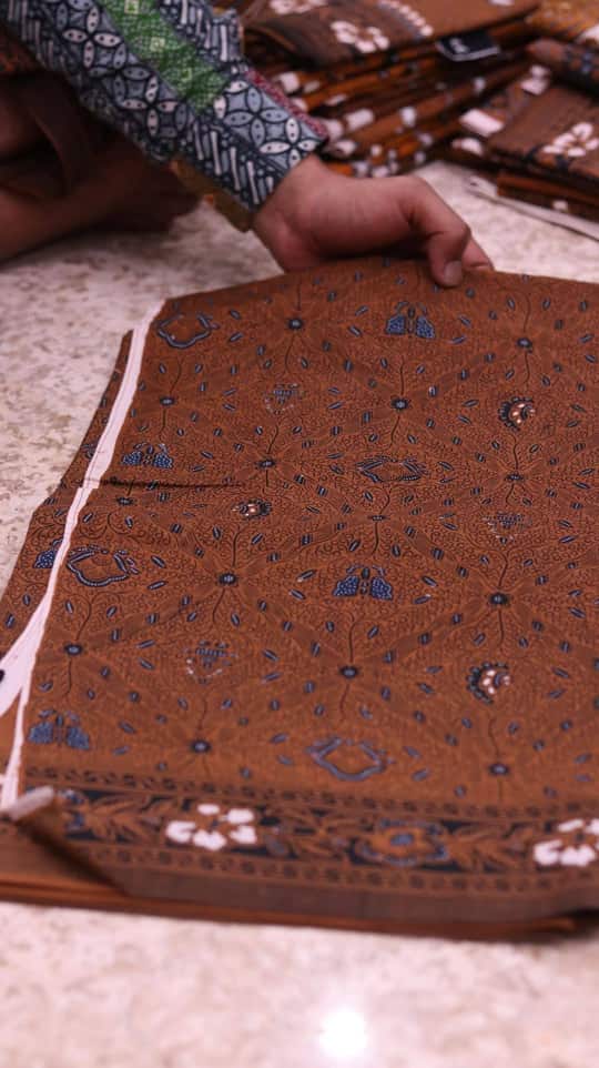 Makna Filosofi Motif dalam Sarung Batik Tulis Premium Asli