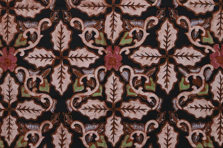 Seragam Batik Bank BRI Filosofi Desain, Makna Warna, dan Standar Identitas Korporat Modern