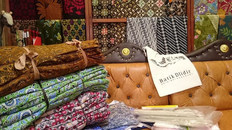 Distributor Kain Batik Custom untuk Konveksi Solusi Desain Eksklusif dengan Harga Produksi Efisien