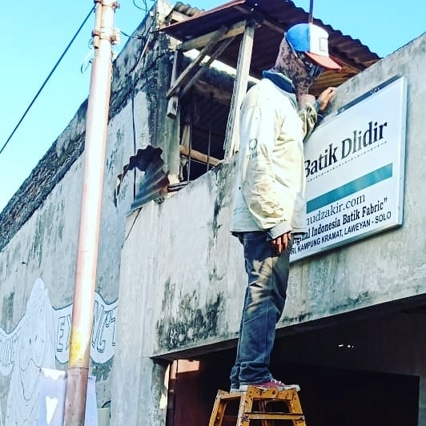 Jasa Pembuatan Batik Seragam di Surakarta Desain Eksklusif, Produksi Rapi, Cocok untuk Kantor dan Event Profesional