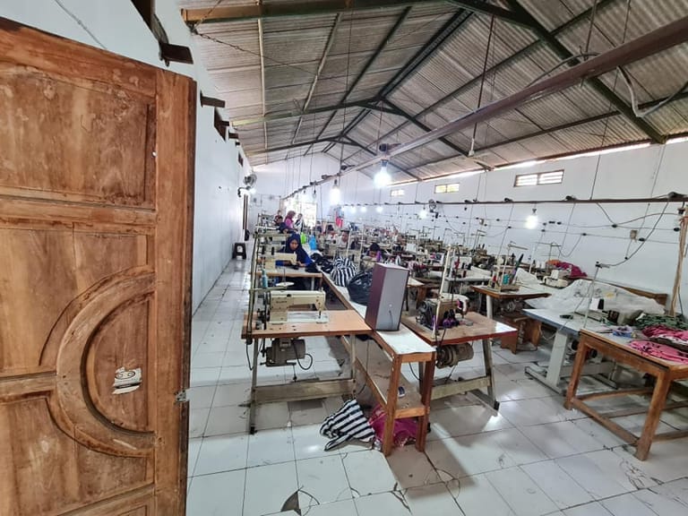 Konveksi Batik Solo Terbaik 2026 Rekomendasi Jasa Produksi Seragam Batik Custom Murah & Berkualitas