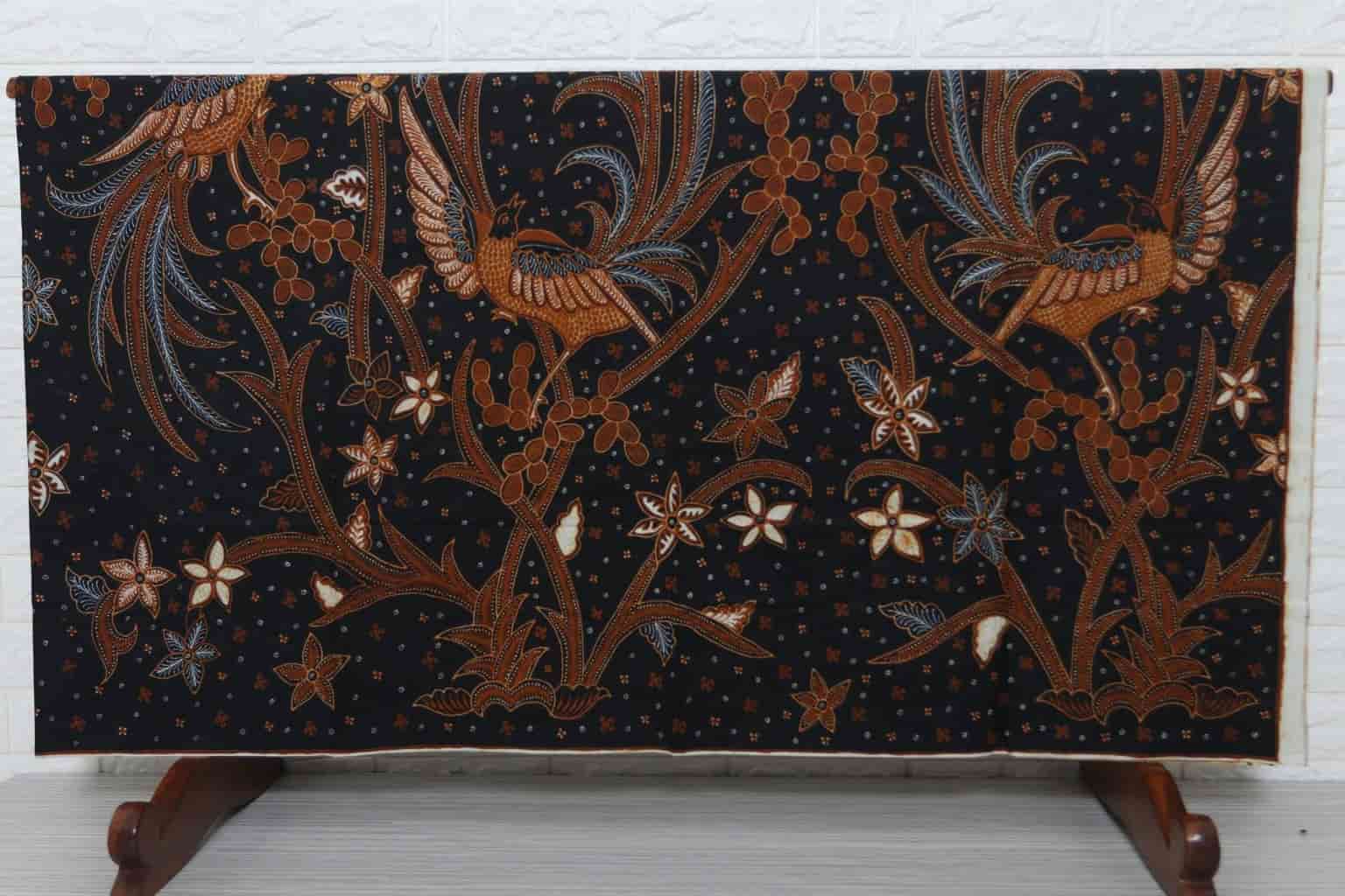 Model Kemeja Batik Tulis Formal untuk Acara Kenegaraan Desain Elegan, Potongan Resmi, dan Tips Tampil Berwibawa